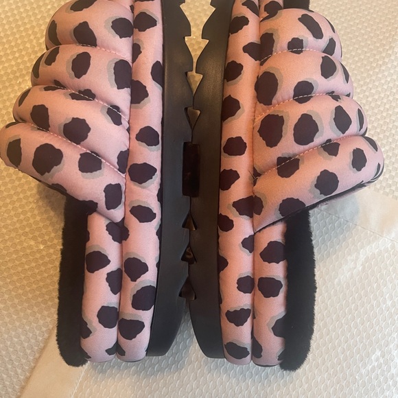 UGG Pink Cheetah slides - Picture 7 of 9